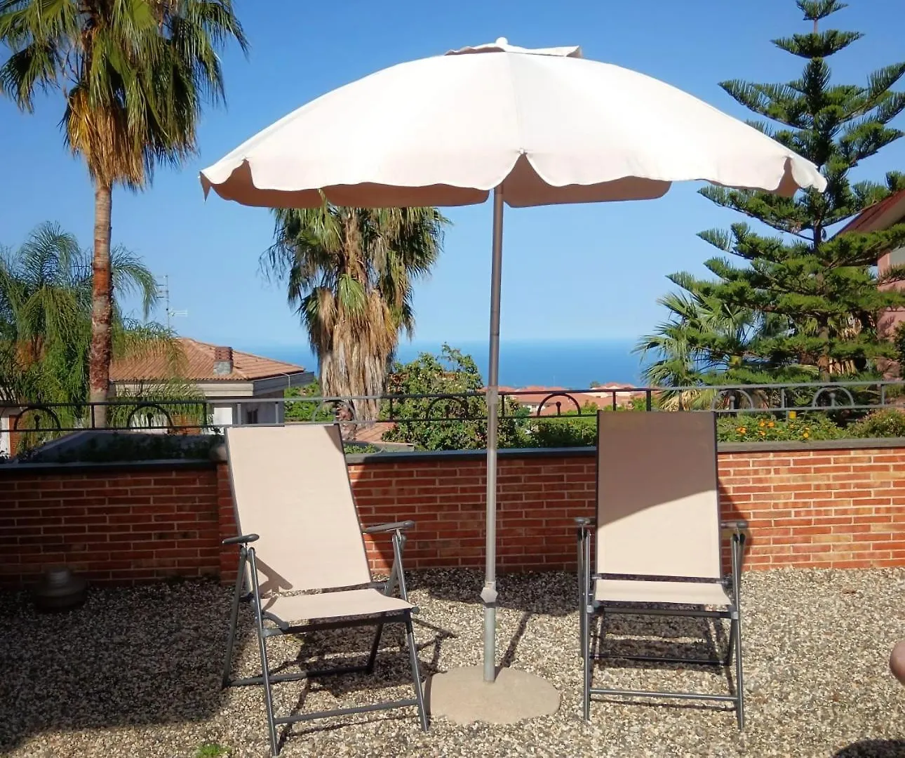 Villa Hirschen contacts